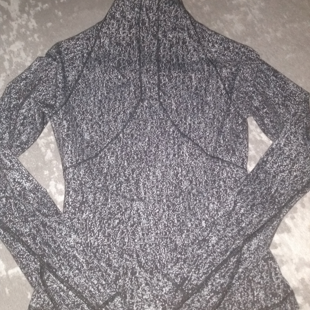 Lululemon Jacket 🖤🤍 - Picture 10 of 11